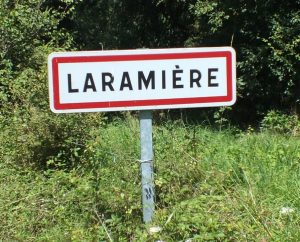 Communes - Laramière - - Panneau du village de Laramière