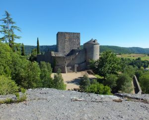 Points de vue - Montbrun - Point du vue sur le château depuis le belvédère -