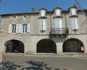 Demeures & Manoirs - Castelnau-Montratier (Castelnau Montratier-Sainte Alauzie) - Belles demeures (Place Gambetta) -