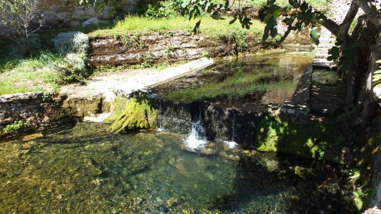 Rivières & Ruisseaux - Corn - La résurgence de la perte de Mansonnet -