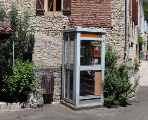 Outils du Passé - Saint-Vincent-Rive d'Olt - Ancienne cabine téléphonique (bourg) -