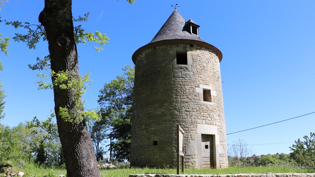 Labastide-Murat. Le moulin à vent de Murat