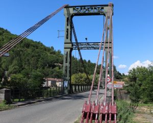 Pont suspendu sur le Lot à Castelfranc dans le Lot