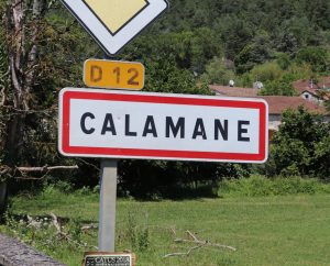 Panneau du village de Calamane