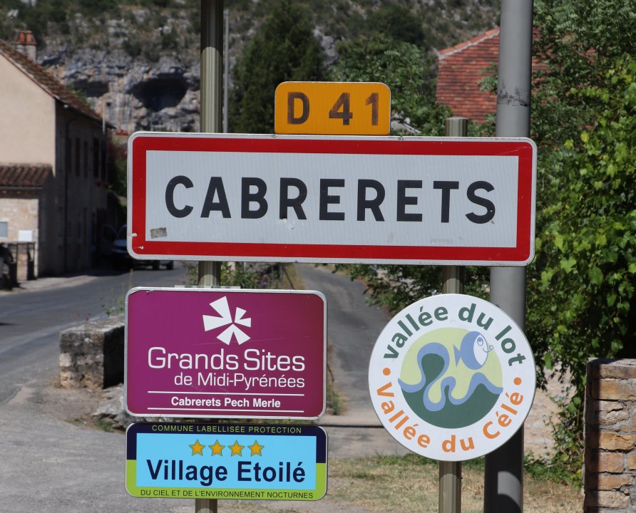 Panneau du village de Cabrerets